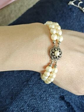 Pearl Triple-Strand Bracelet with Floral Clasp - Cream